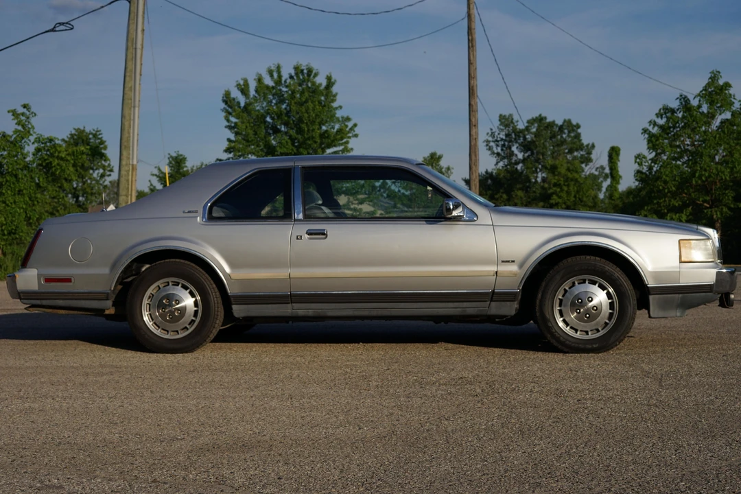 1984 Lincoln Continental Mark VII - Image 3 of 5