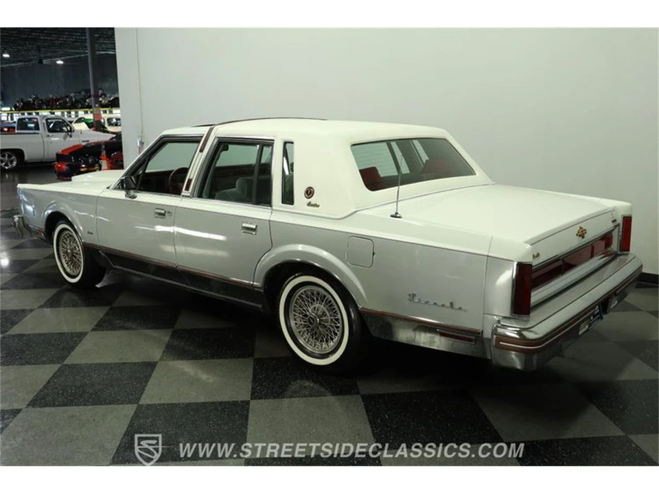 1984 Lincoln Town Car - Image 7 of 31