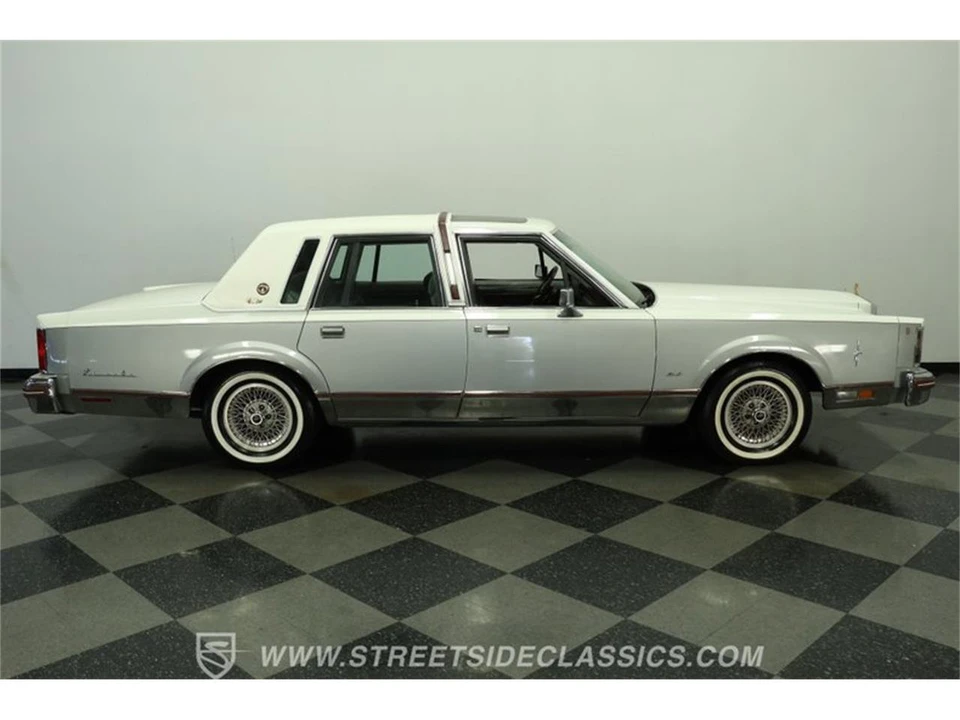 1984 Lincoln Town Car - Image 13 of 31