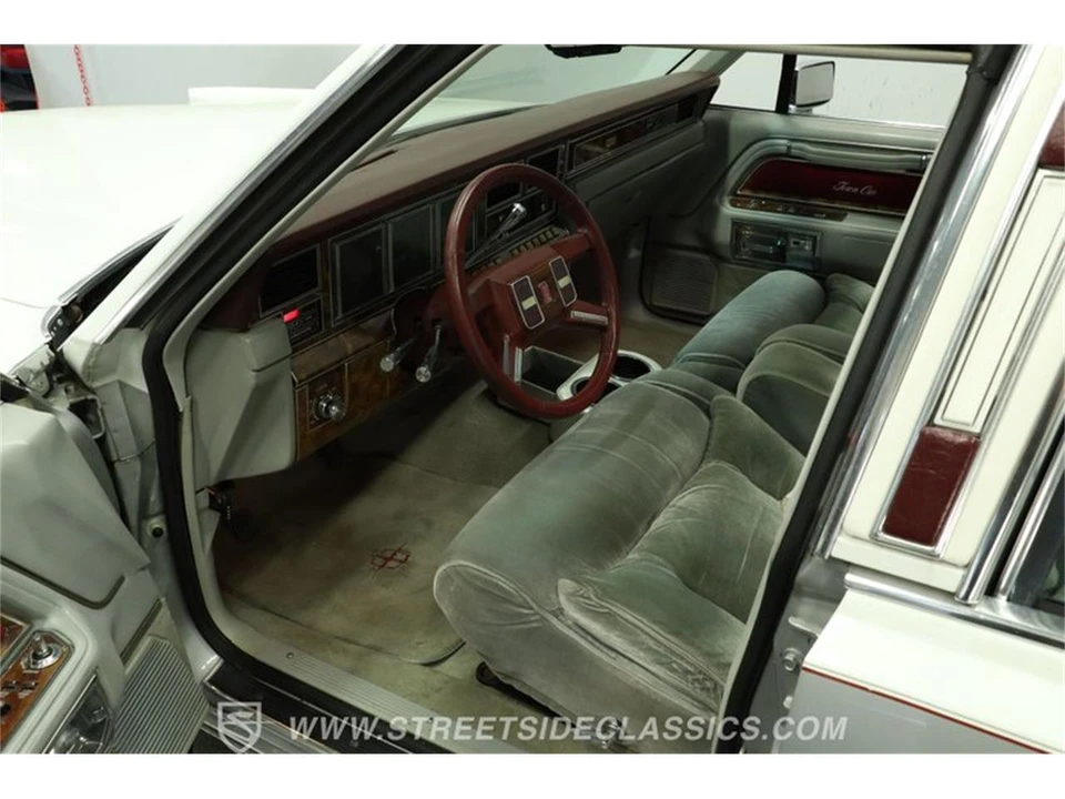1984 Lincoln Town Car - Image 4 of 31