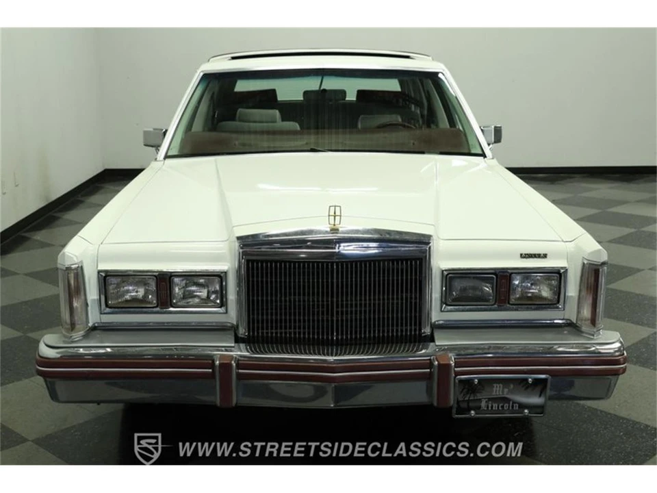 1984 Lincoln Town Car - Image 16 of 31