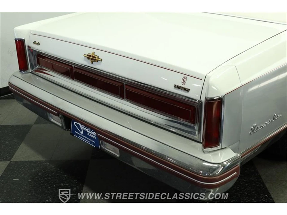 1984 Lincoln Town Car - Image 25 of 31