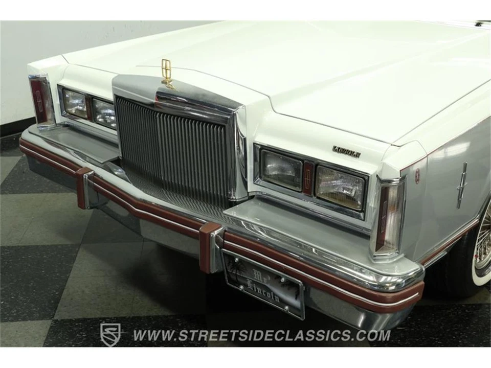 1984 Lincoln Town Car - Image 19 of 31