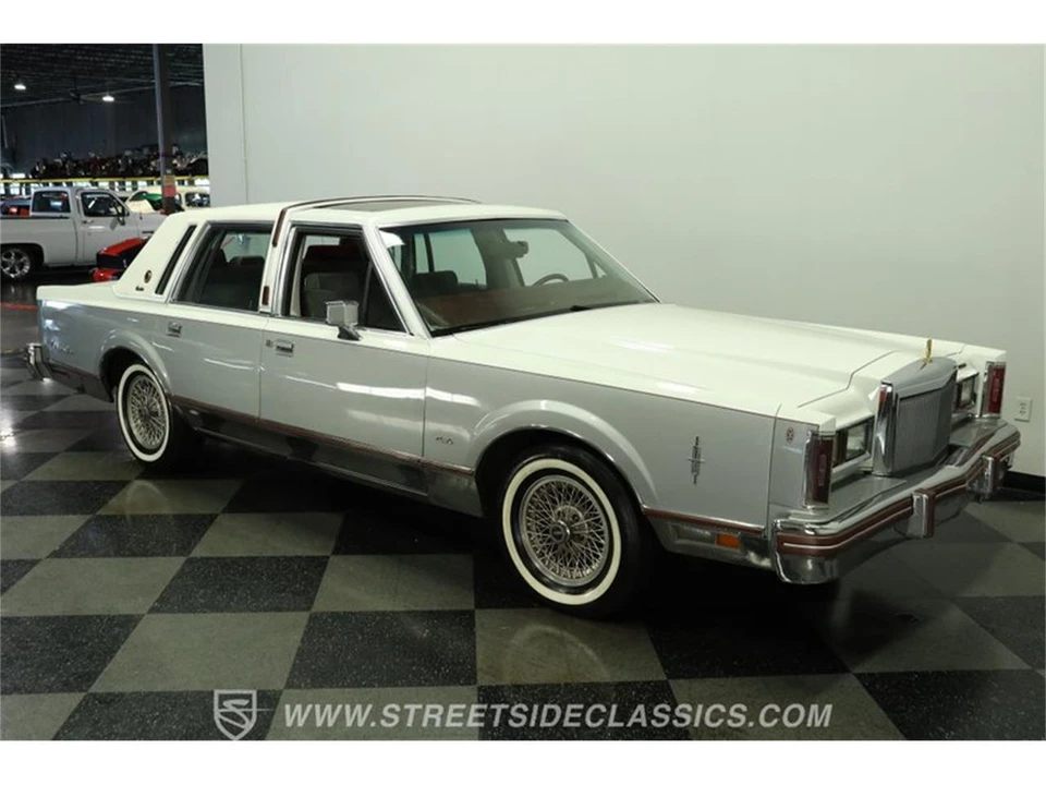 1984 Lincoln Town Car - Image 14 of 31