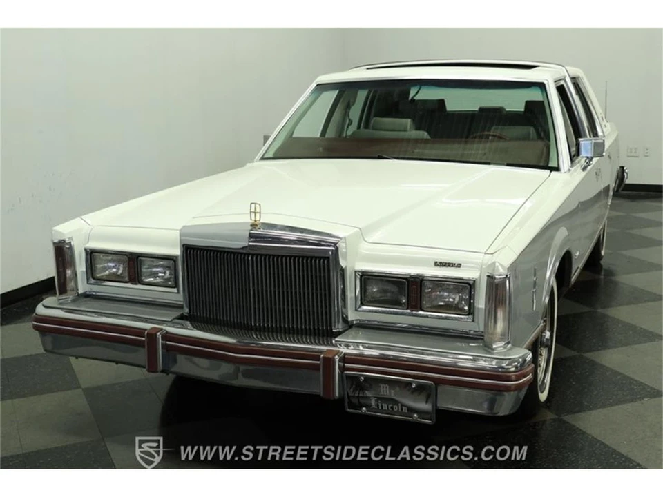 1984 Lincoln Town Car - Image 17 of 31