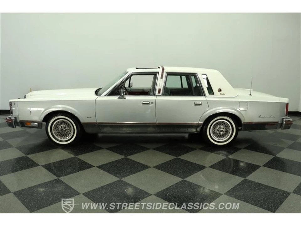 1984 Lincoln Town Car - Image 2 of 31