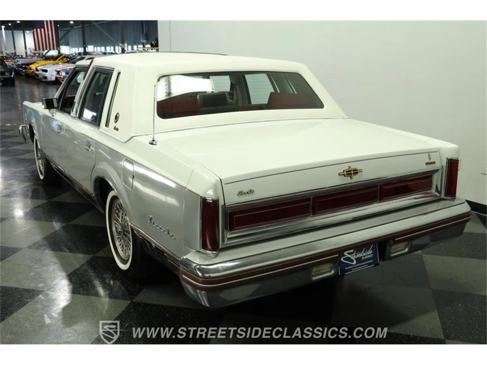 1984 Lincoln Town Car - Image 8 of 31