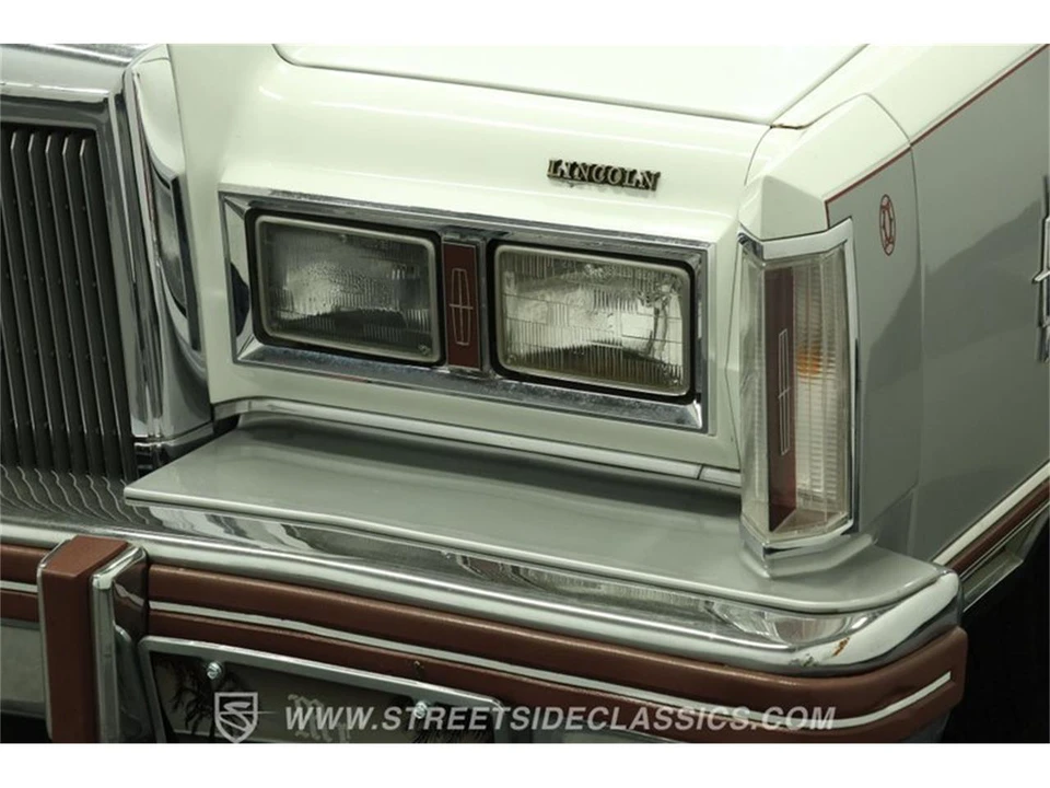 1984 Lincoln Town Car - Image 20 of 31