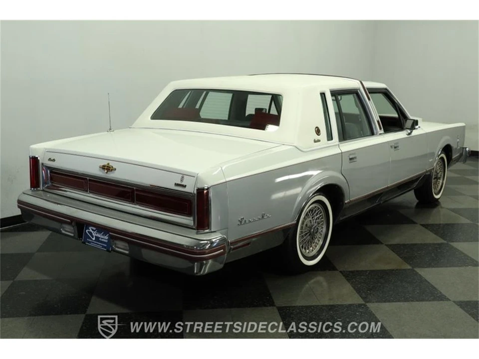 1984 Lincoln Town Car - Image 11 of 31