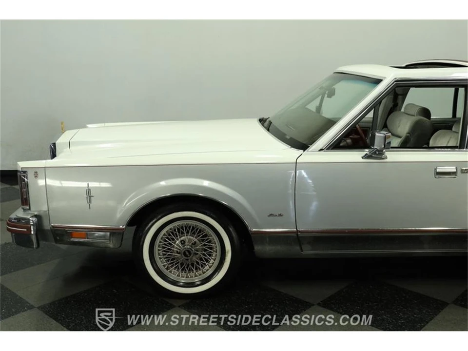 1984 Lincoln Town Car - Image 23 of 31
