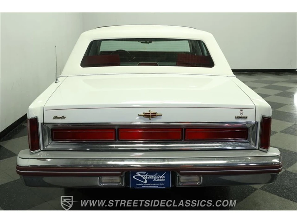 1984 Lincoln Town Car - Image 9 of 31