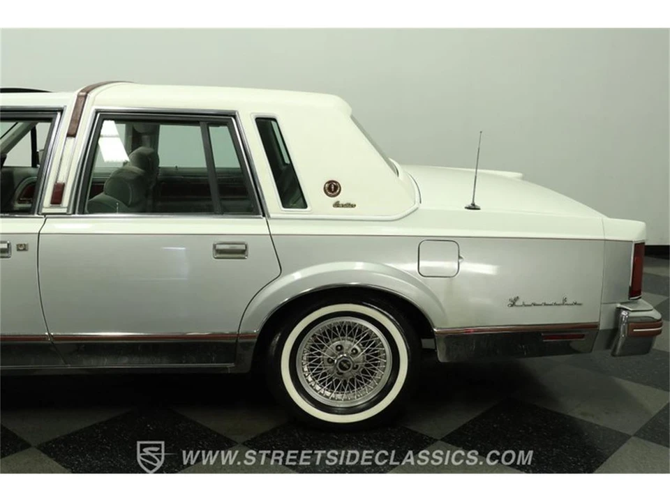1984 Lincoln Town Car - Image 24 of 31