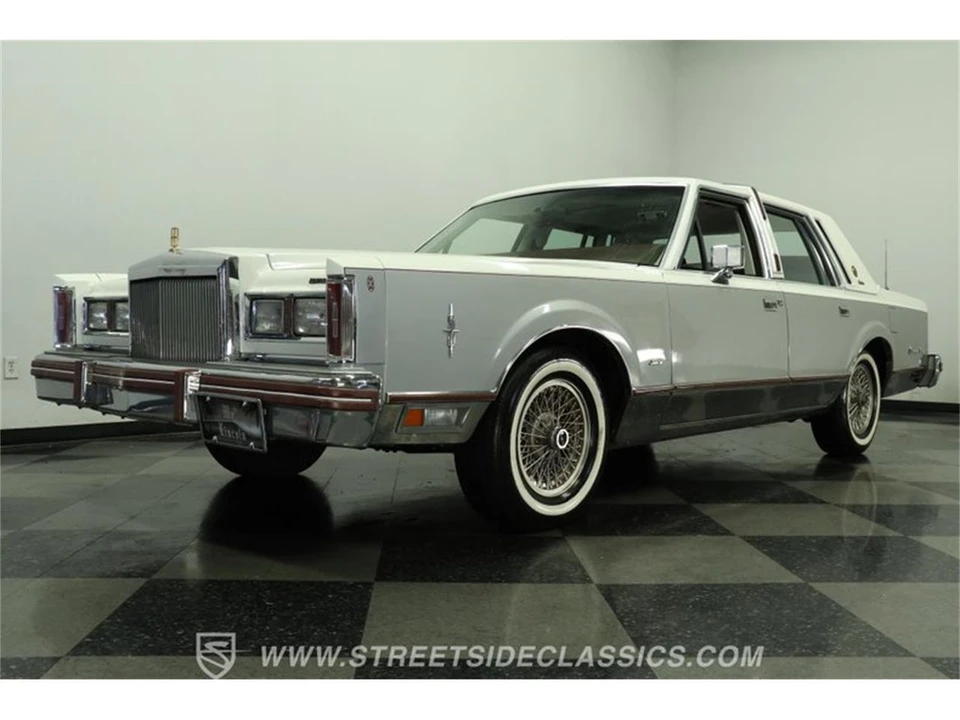 1984 Lincoln Town Car - Image 21 of 31