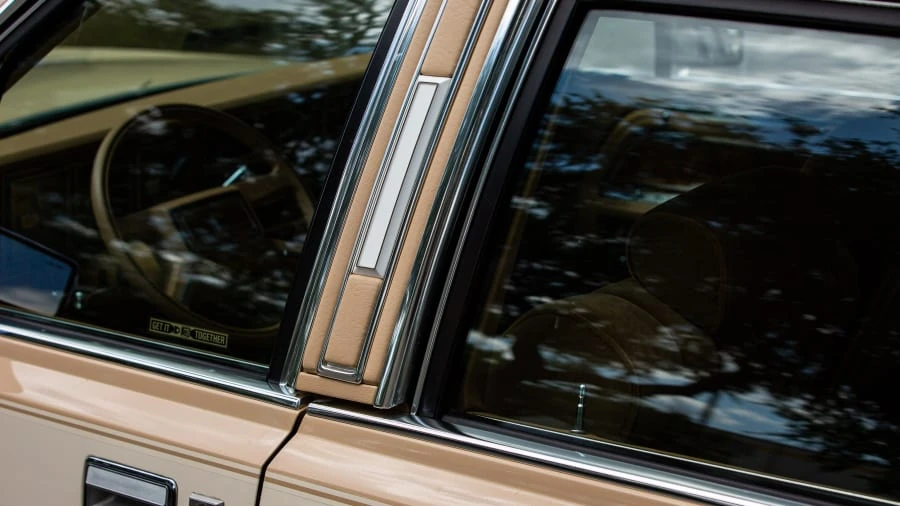 1984 Lincoln Town Car - Image 10 of 24