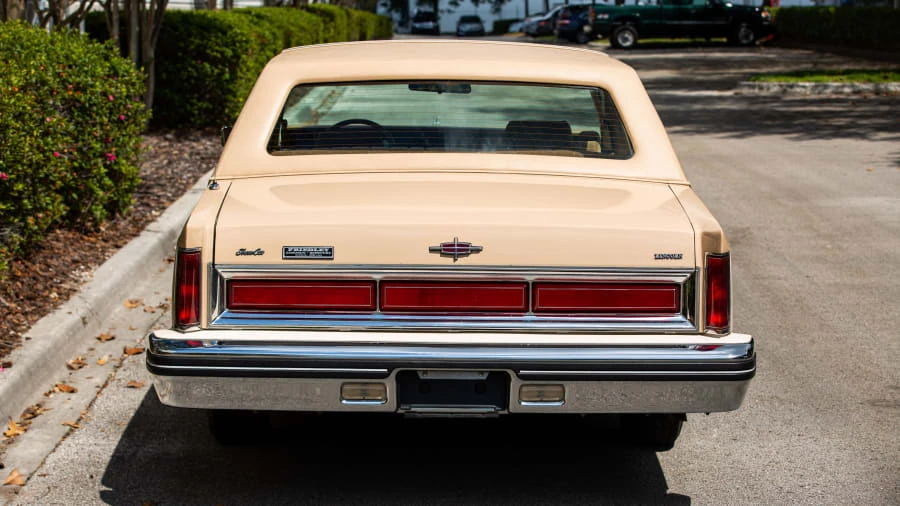 1984 Lincoln Town Car - Image 22 of 24