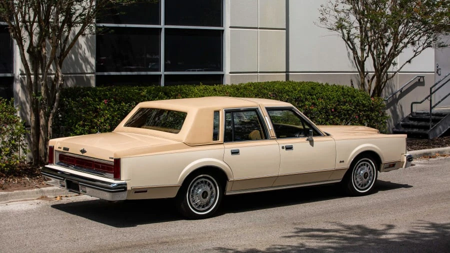 1984 Lincoln Town Car - Image 23 of 24