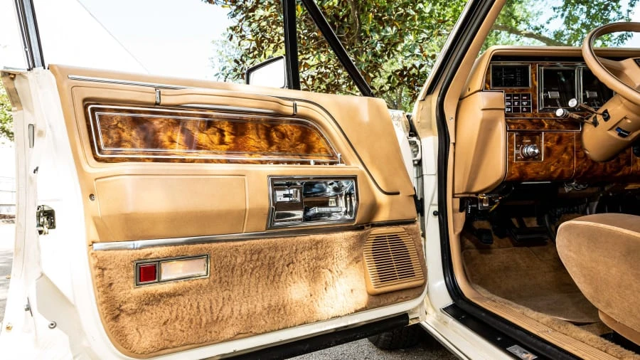 1984 Lincoln Town Car - Image 12 of 24