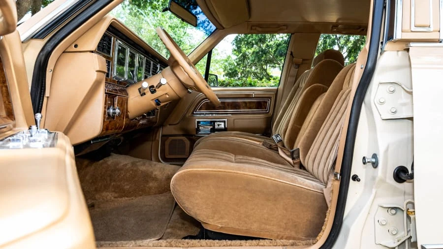 1984 Lincoln Town Car - Image 2 of 24