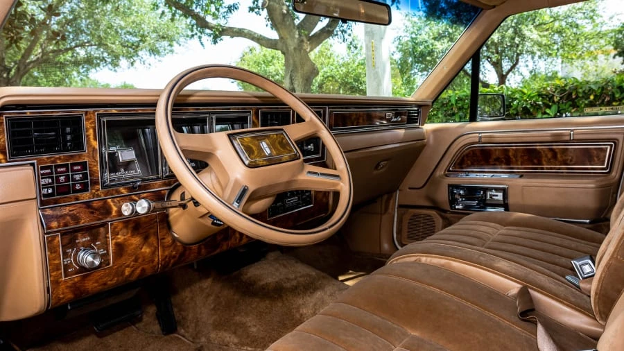 1984 Lincoln Town Car - Image 3 of 24