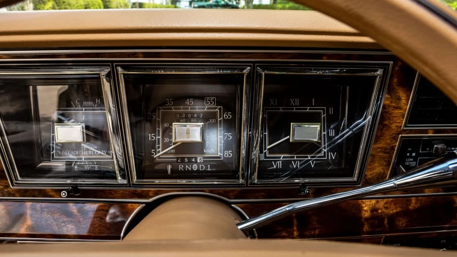 1984 Lincoln Town Car - Image 16 of 24