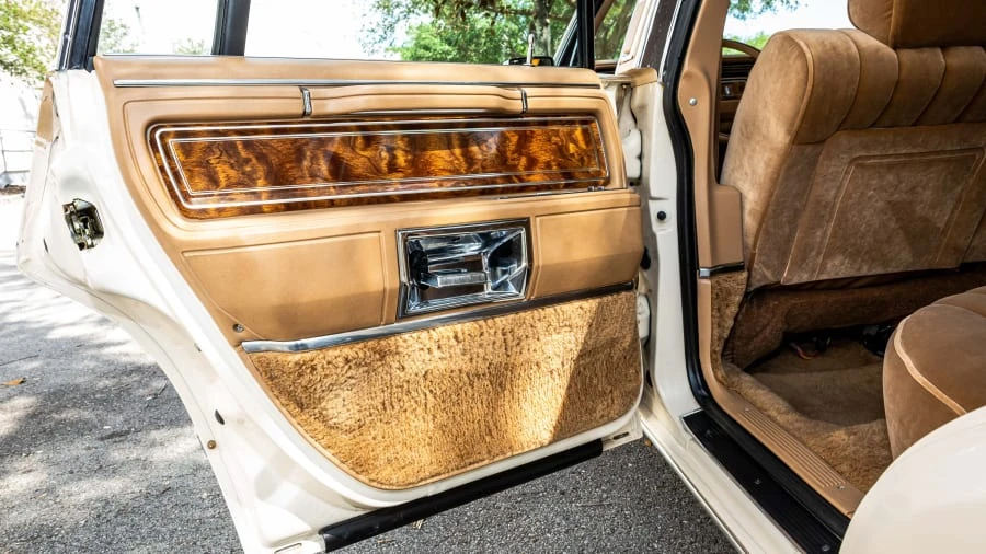 1984 Lincoln Town Car - Image 14 of 24