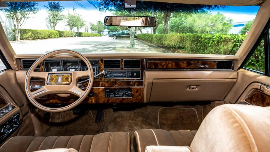 1984 Lincoln Town Car - Image 4 of 24