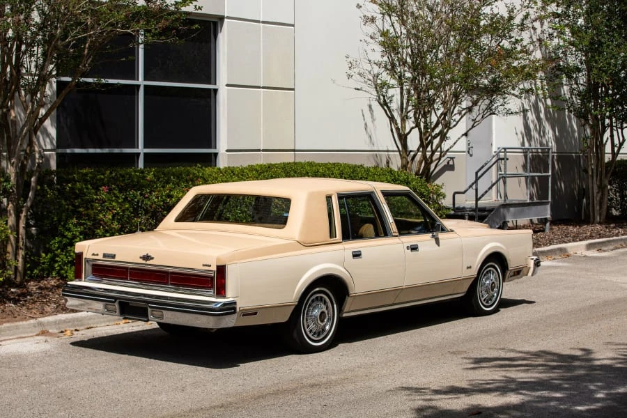 1984 Lincoln Town Car - Image 2 of 23
