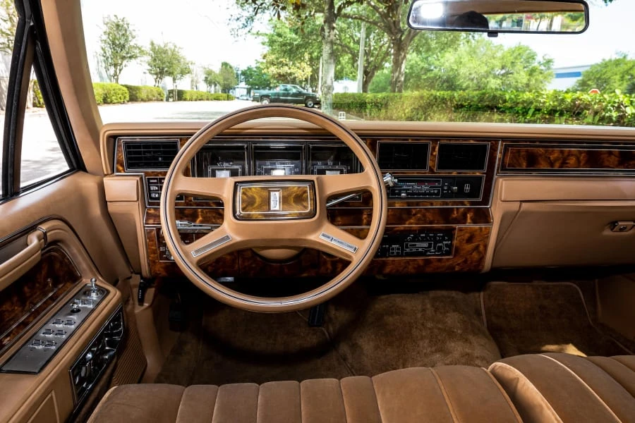 1984 Lincoln Town Car - Image 7 of 23