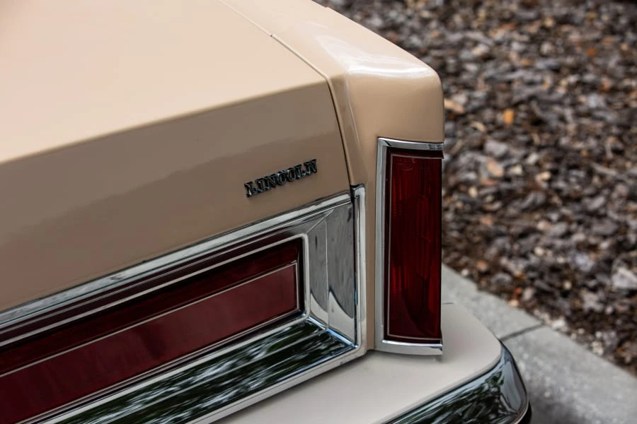 1984 Lincoln Town Car - Image 15 of 23