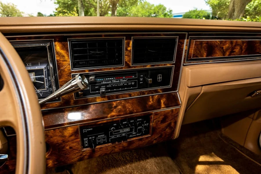 1984 Lincoln Town Car - Image 16 of 23