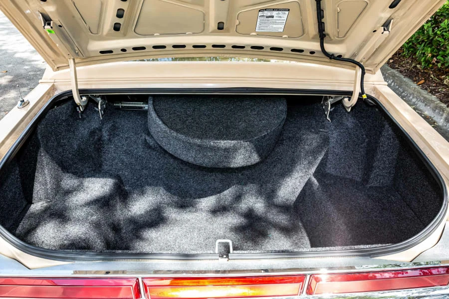 1984 Lincoln Town Car - Image 20 of 23