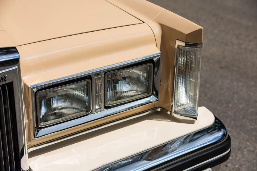 1984 Lincoln Town Car - Image 21 of 23