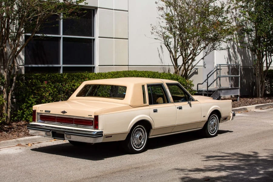 1984 Lincoln Town Car - Image 20 of 31