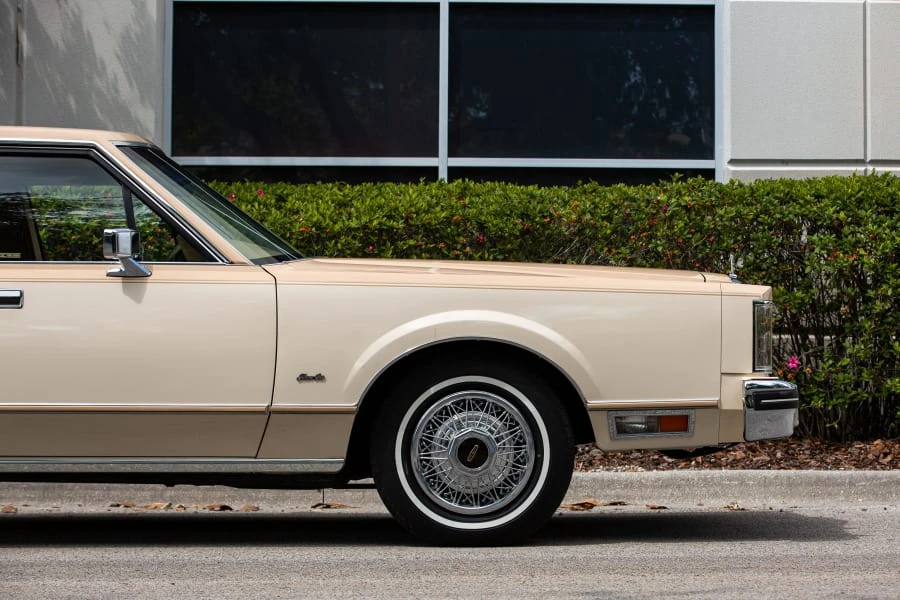 1984 Lincoln Town Car - Image 22 of 31