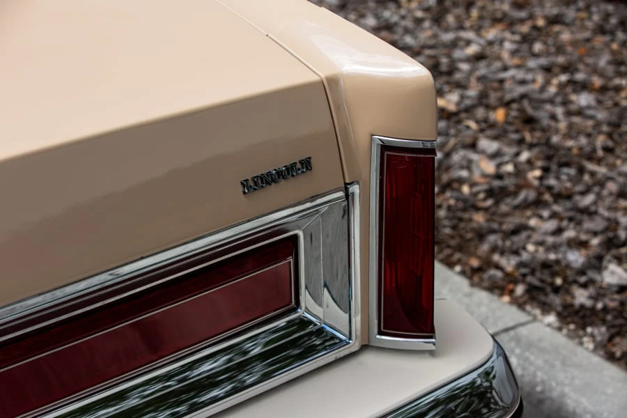 1984 Lincoln Town Car - Image 14 of 31