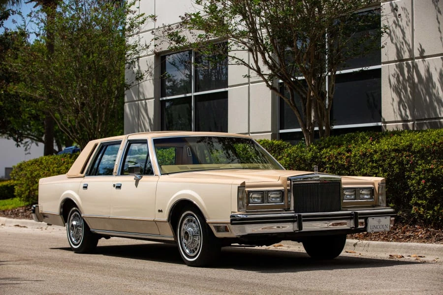 1984 Lincoln Town Car - Image 23 of 31