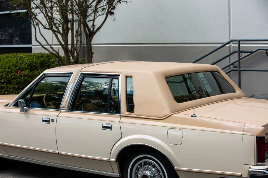 1984 Lincoln Town Car - Image 12 of 31