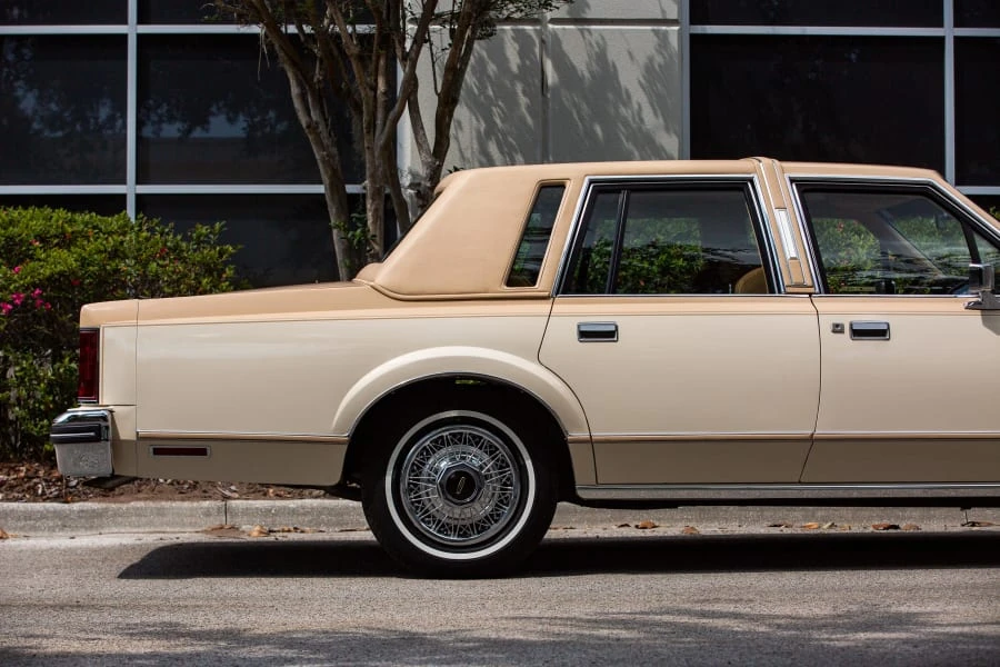 1984 Lincoln Town Car - Image 21 of 31
