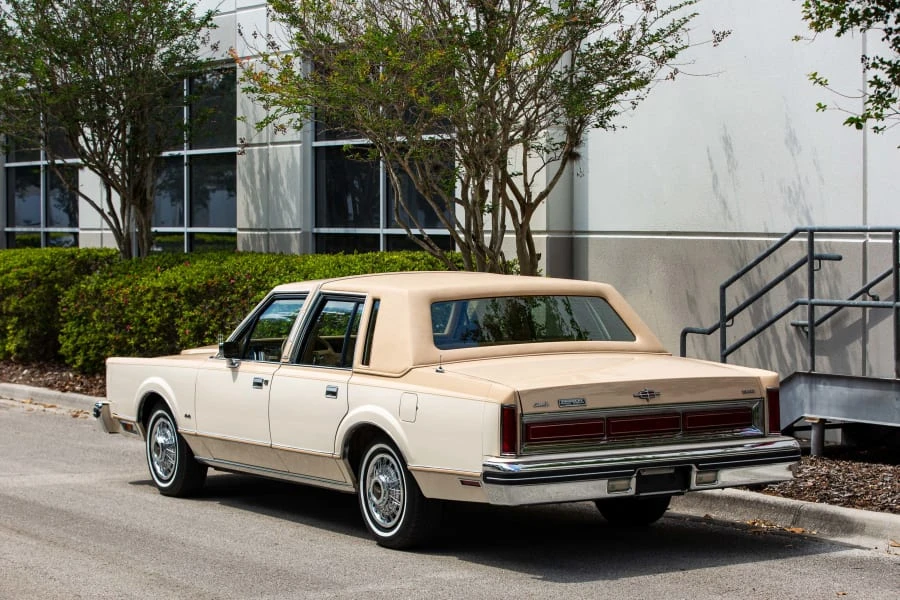 1984 Lincoln Town Car - Image 15 of 31