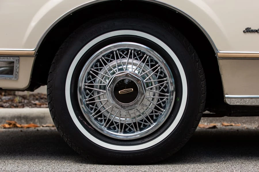 1984 Lincoln Town Car - Image 10 of 31