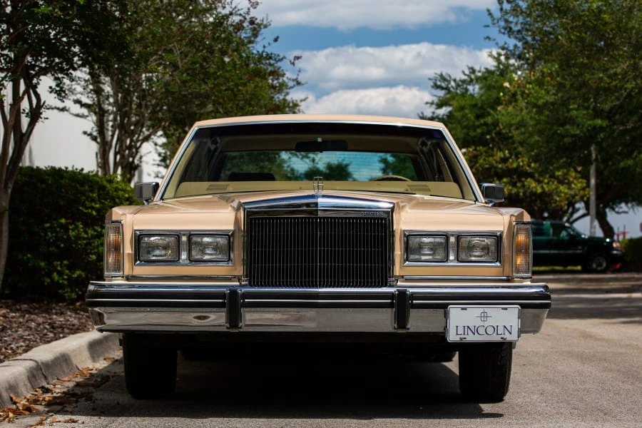 1984 Lincoln Town Car - Image 3 of 31