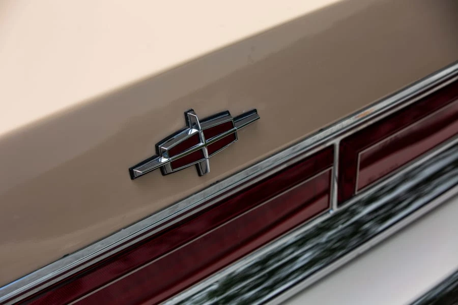 1984 Lincoln Town Car - Image 16 of 31