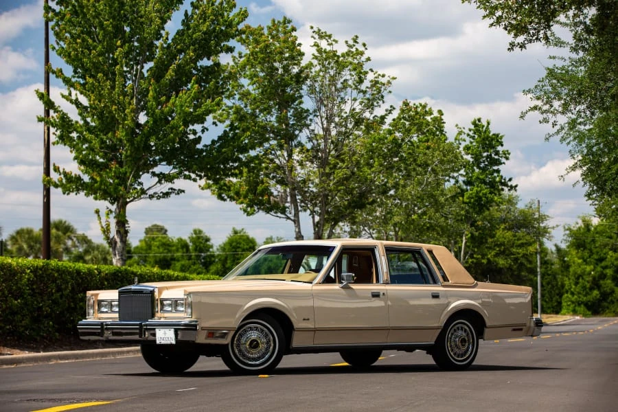 1984 Lincoln Town Car - Image 17 of 31