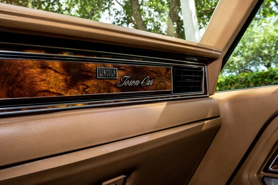 1984 Lincoln Town Car - Image 29 of 31