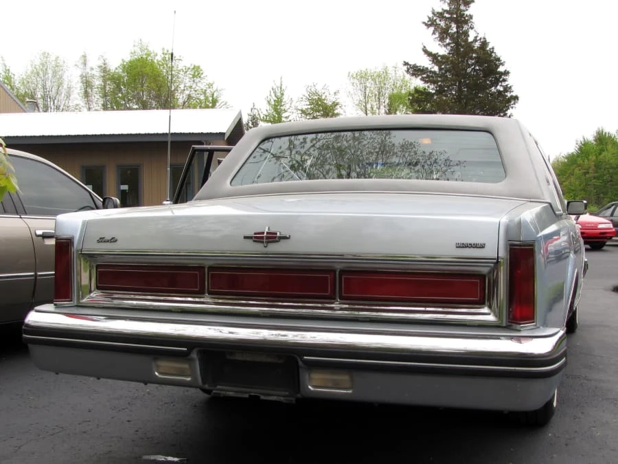 1984 Lincoln Town Car - Image 2 of 9