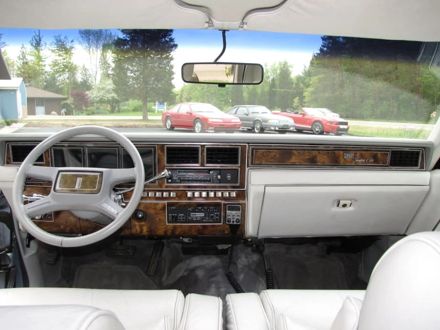 1984 Lincoln Town Car - Image 4 of 9