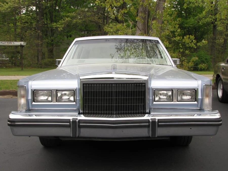 1984 Lincoln Town Car - Image 8 of 9