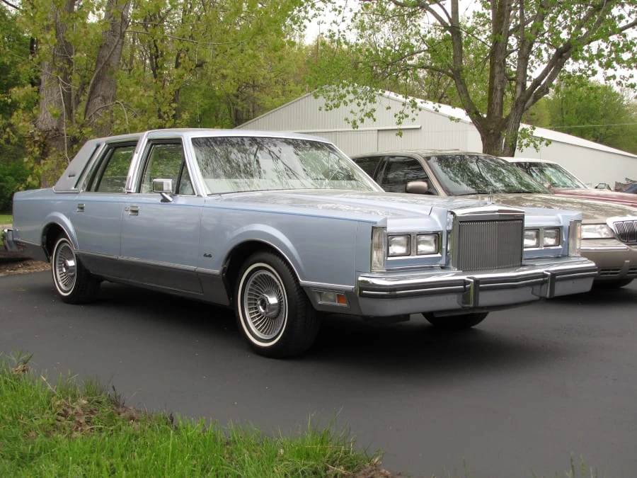1984 Lincoln Town Car - Image 9 of 9