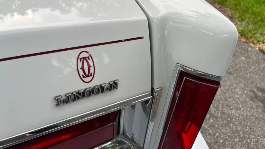 1984 Lincoln Town Car - Image 11 of 17