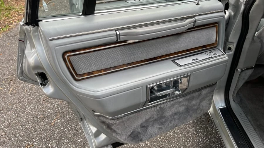 1984 Lincoln Town Car - Image 8 of 17